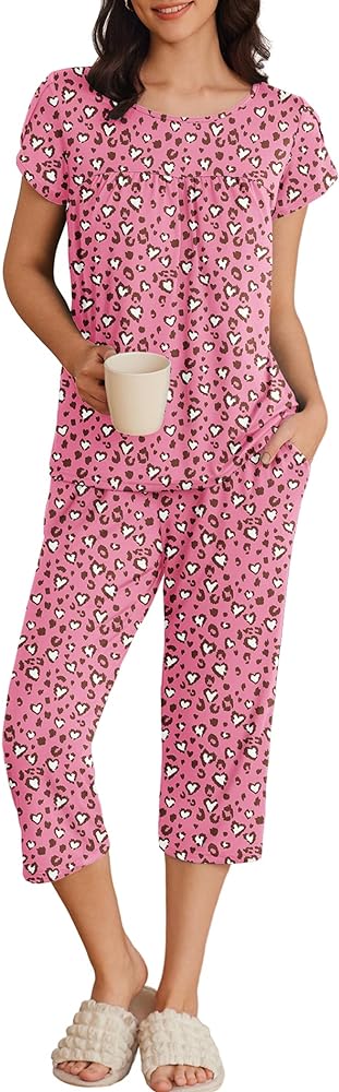 Ekouaer Womens Pajama Set Short Sleeve Sleepwear Pleated Floral Pjs Set Capri Pants Lounge Sets with Pockets S-XXL